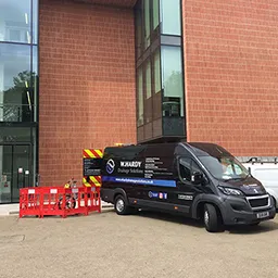 can outside a large building